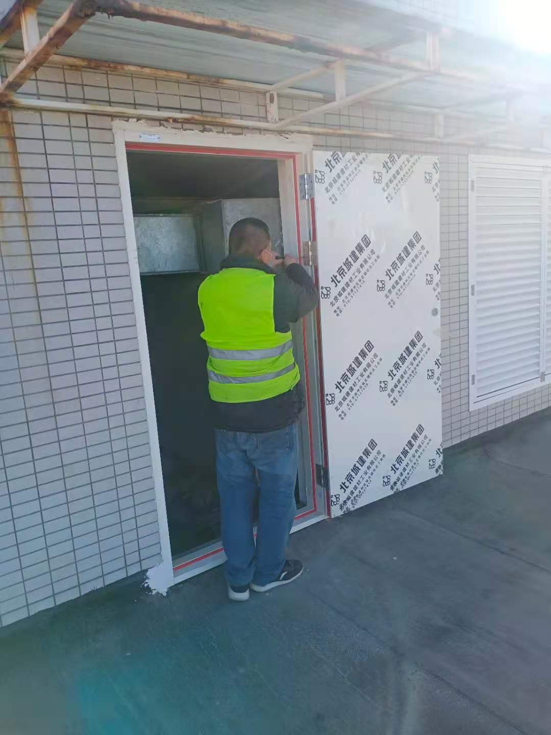 ��������T�S������